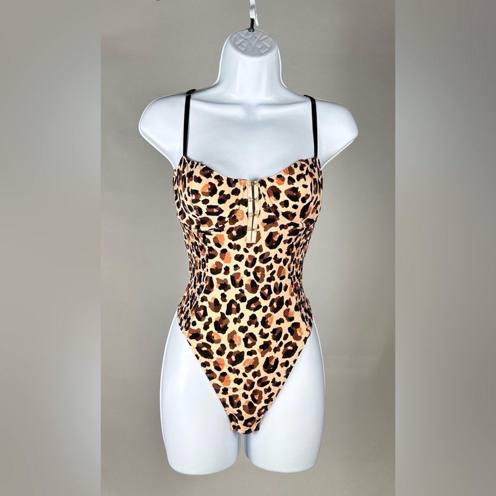 Victoria’s Secret Cami Bodysuit (M) Leopard Print